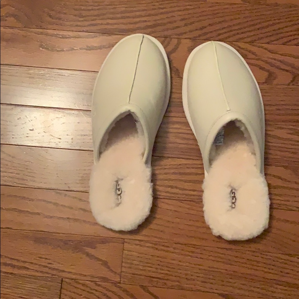 Ugg woman’s slippers